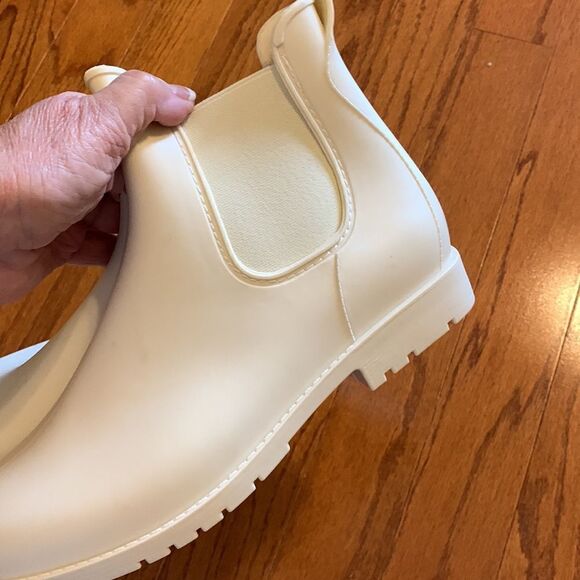 Size 41 (10) white rubber boots with elastic on top of both sides - Picture 5 of 9